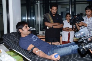 Tollywood CCC  Teem Blood Donate at ChirangeeviBloodBank (24)